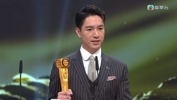 万千星辉2022｜蒋家旻大热夺女配角 邓智坚夺男配眼泛泪光