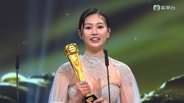 万千星辉2022｜蒋家旻大热夺女配角 邓智坚夺男配眼泛泪光