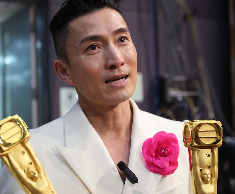 万千星辉2022｜陈山聪首封视帝   一提老婆即爆哭 