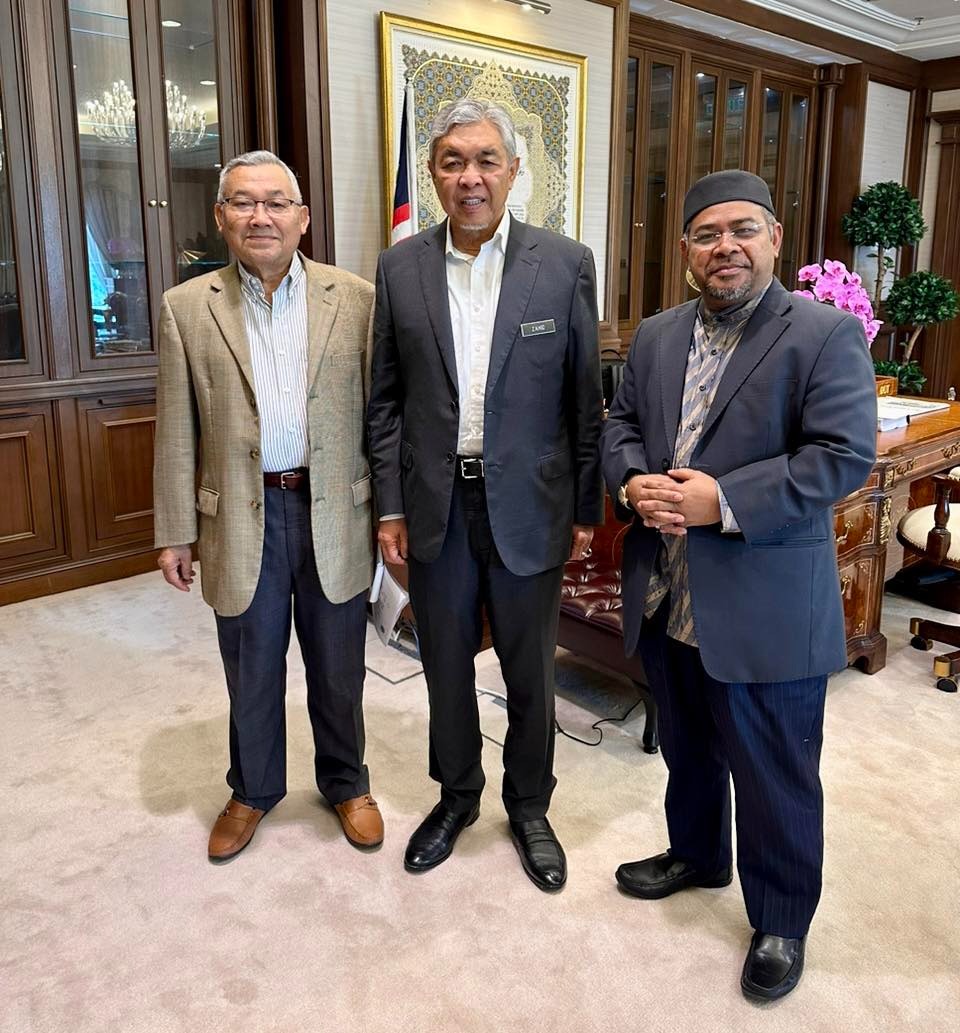 上载与前伊党凯鲁丁合照 扎希:他受委为巫统宗教理事会成员