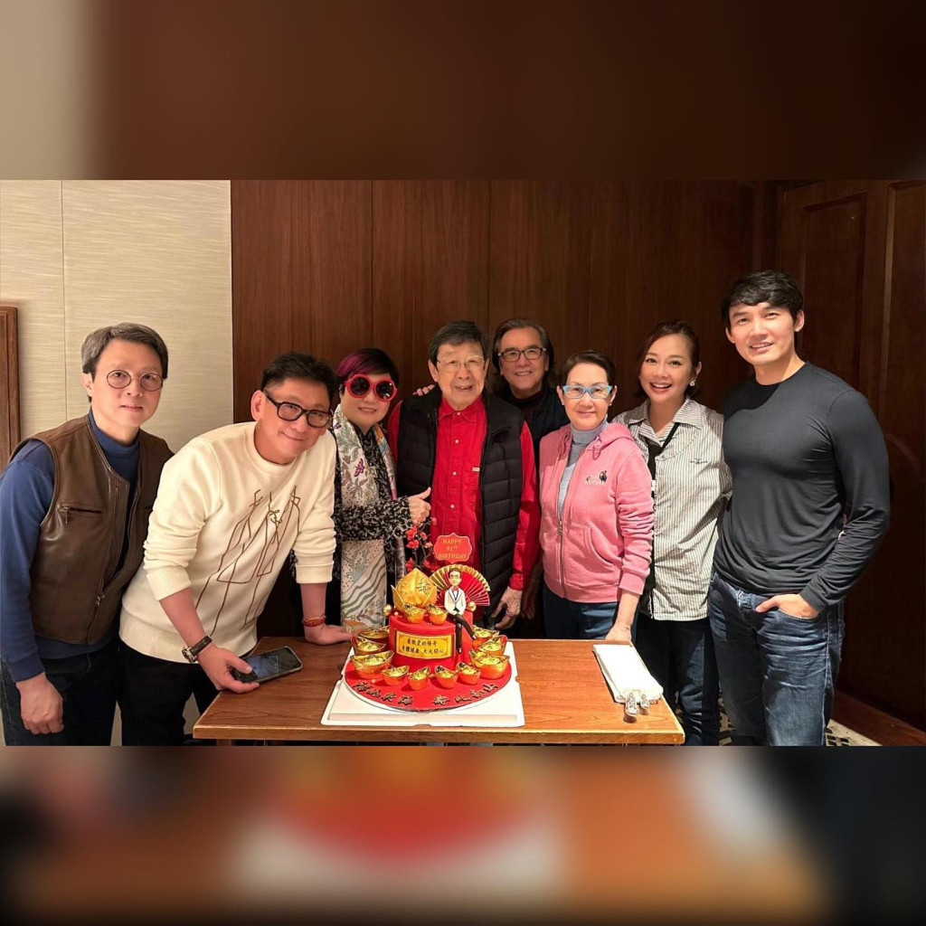 与91岁胡枫一同庆生 陈松伶难掩幸福肥 	