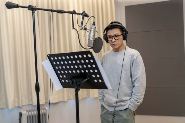 与吴京隔空合唱《流浪地球2》主题曲 刘德华下厨展刀法	