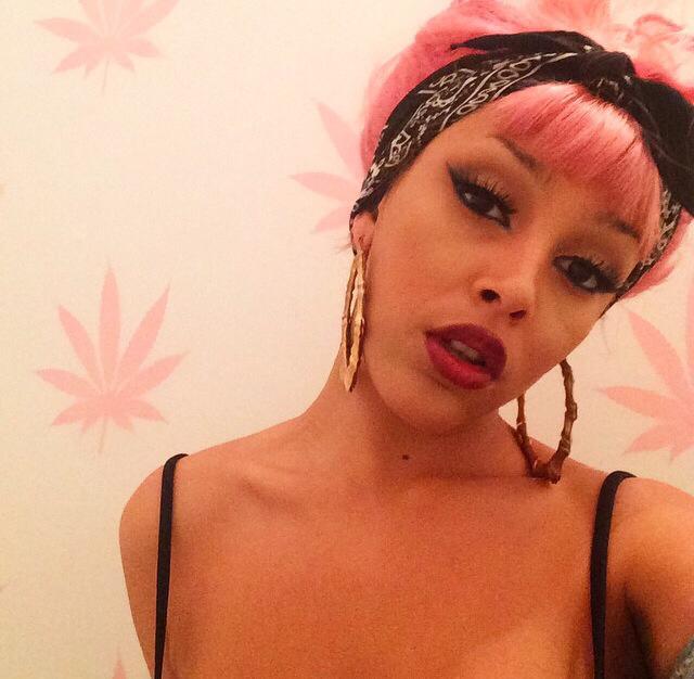 与粉丝私讯聊天聊出祸 Doja Cat遭死亡恐吓报警