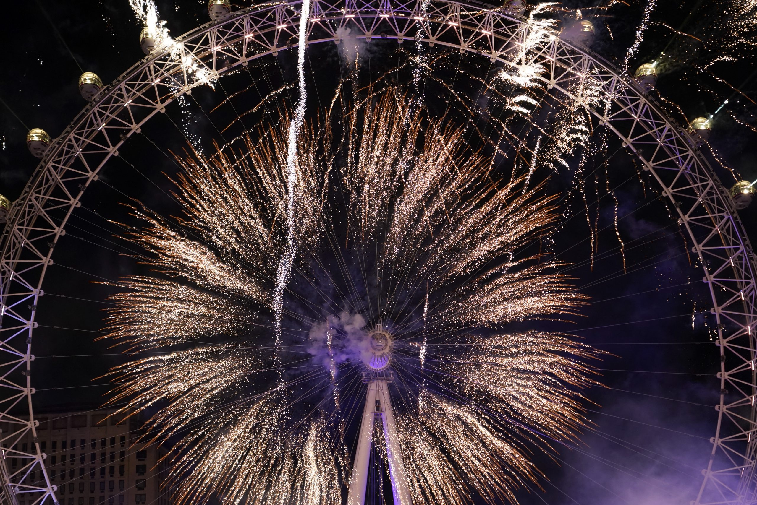 世界各地民众迎接2023年 杜拜40分钟烟火破纪录