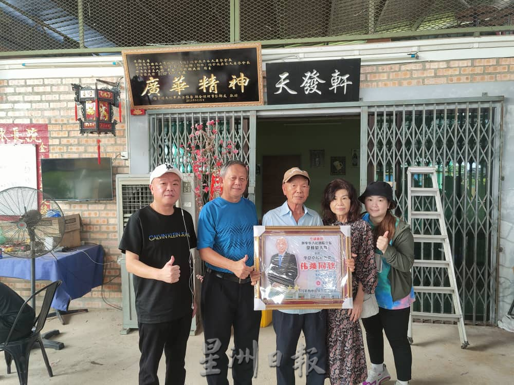 东02:拿督黎天发