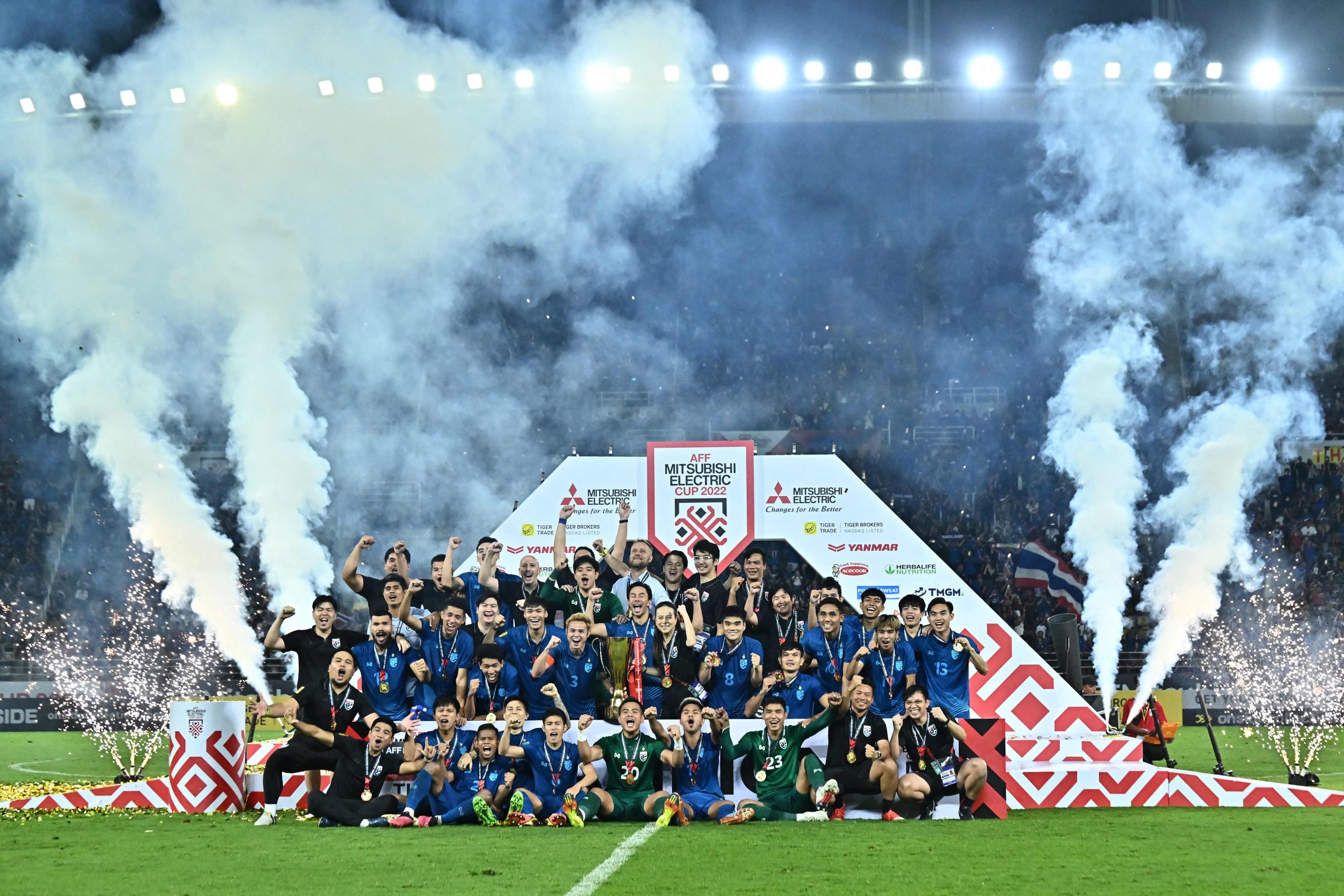 东南亚足球赛|执教最后一役未能率队夺冠  朴恒绪心痛不能再陪伴越南队