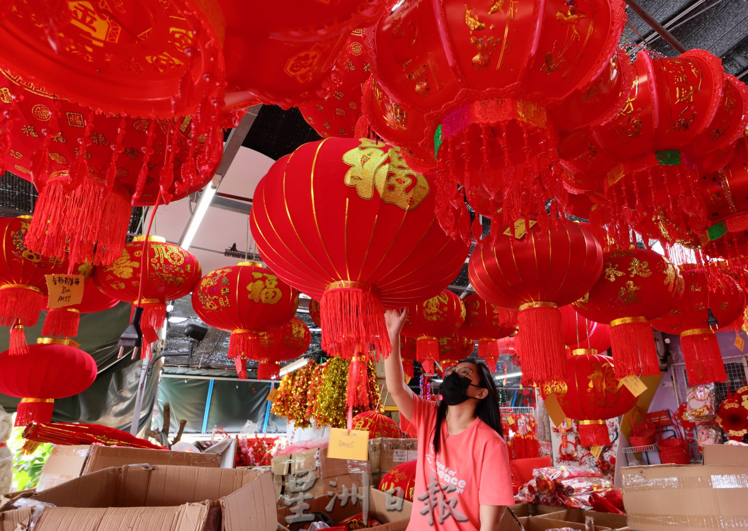 东／画页：关丹新年装饰