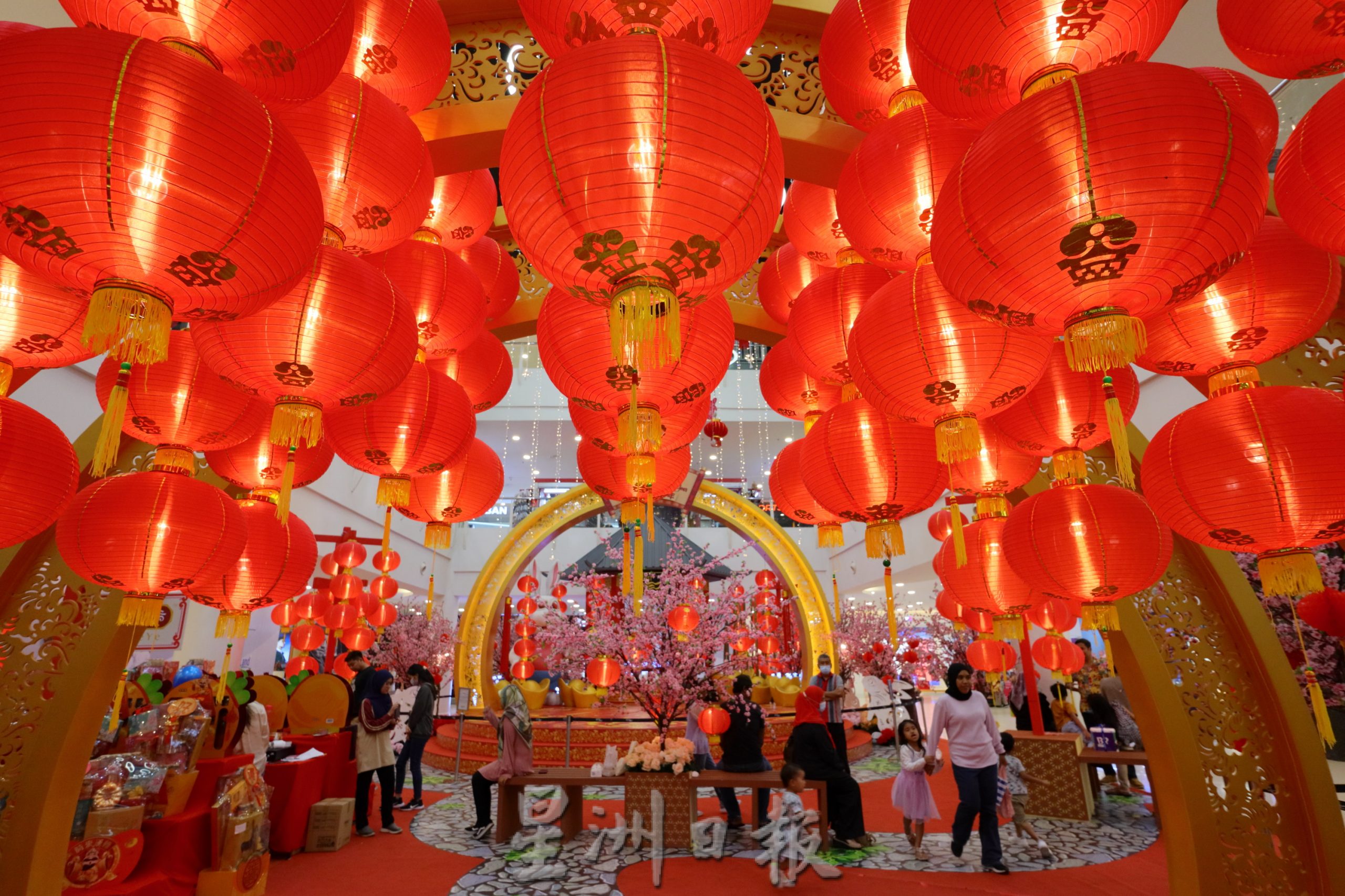 东／画页：关丹新年装饰
