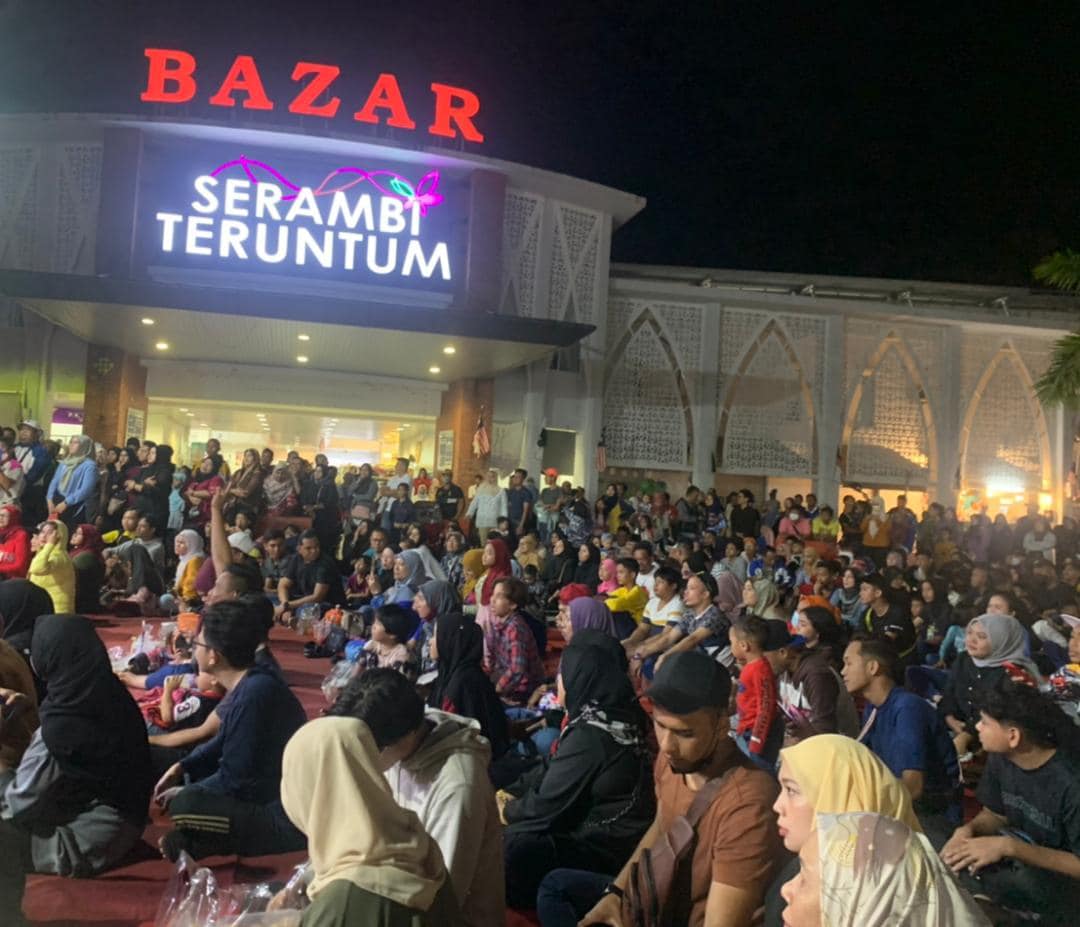 8000人访胡姬花与美食节,德伦敦手工艺坊人潮爆满。