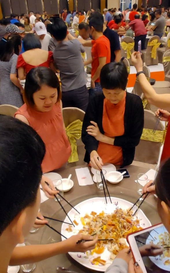 东：今年新年捞生反应热烈