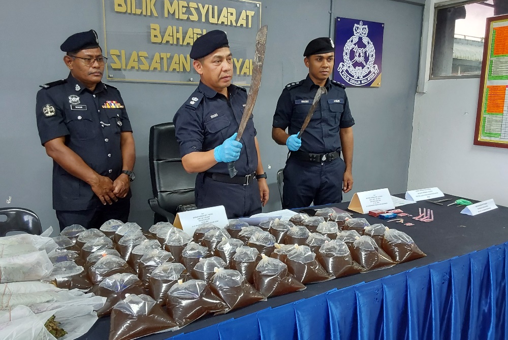 东:前军人在一起肃毒取缔行动中向执法警员挥刀