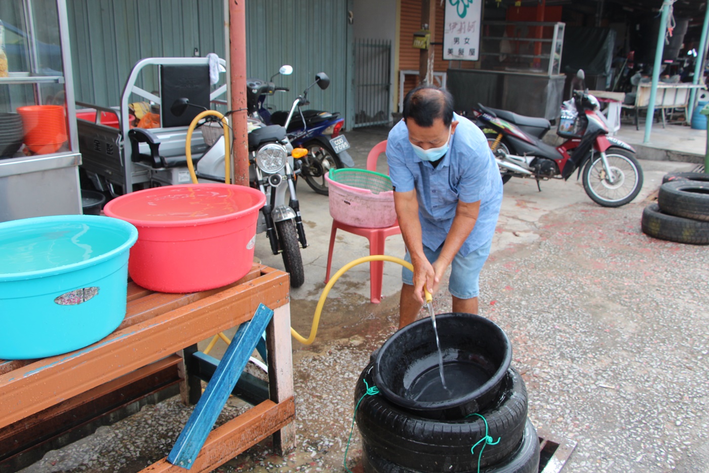 东:劳勿新年期间水供受影响,村民炮轰30年解决不了