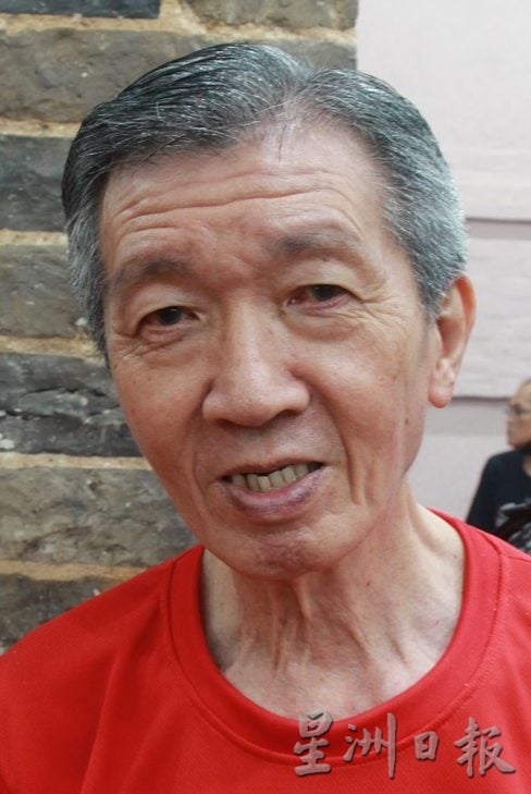 劳勿民众涌往观音堂争上头柱香,向上天祈福
