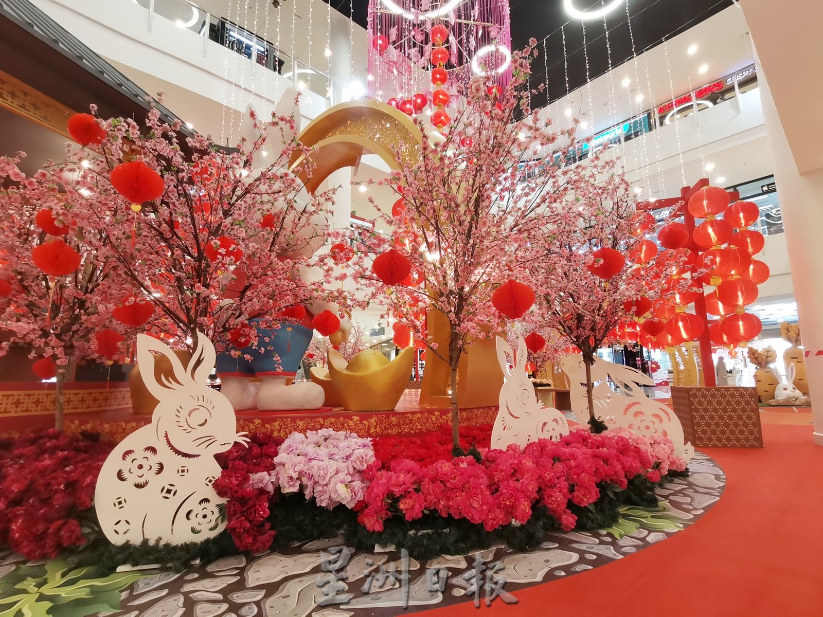 东:广场换春装 街头灯笼将高挂