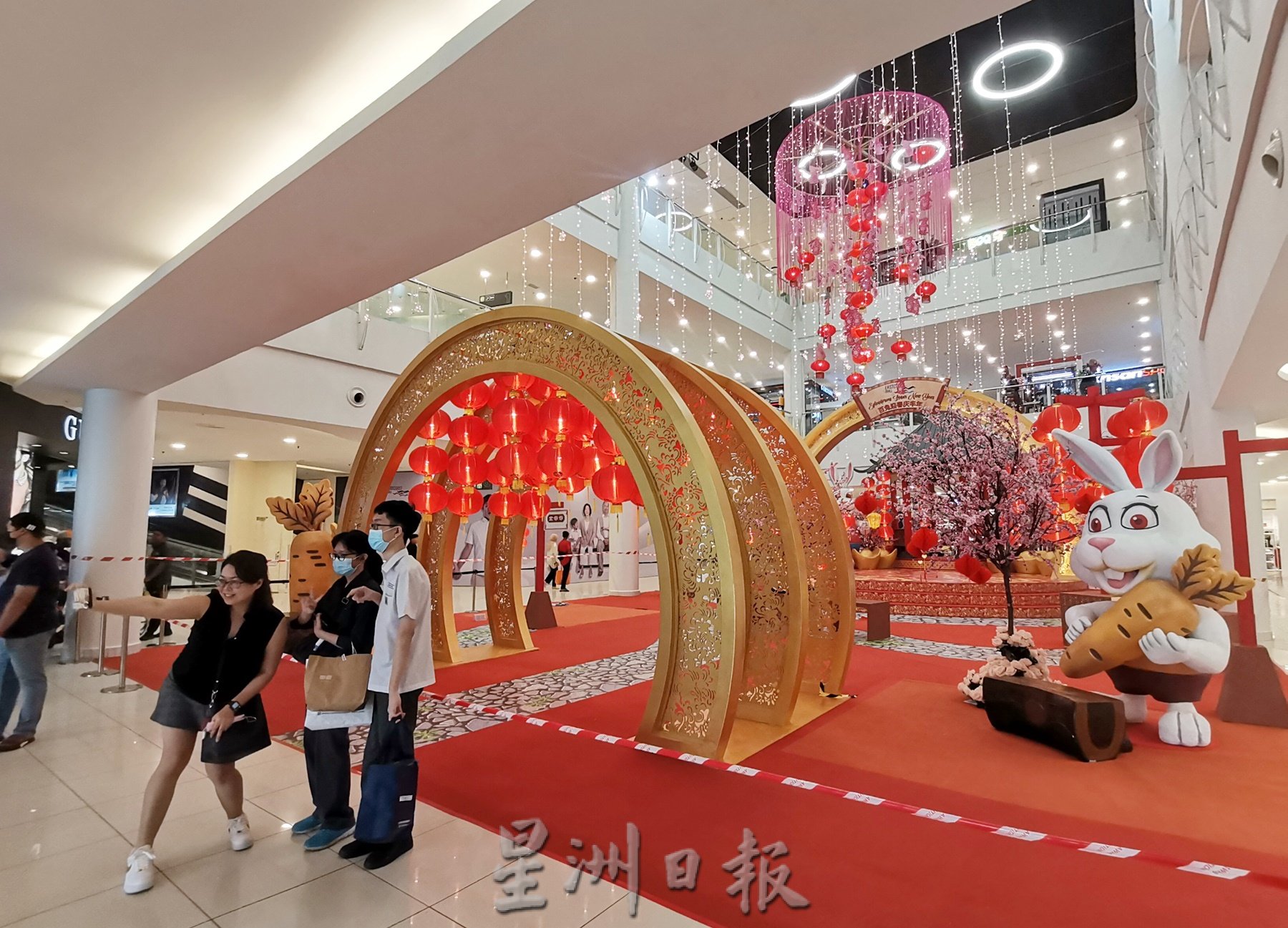 东:广场换春装 街头灯笼将高挂