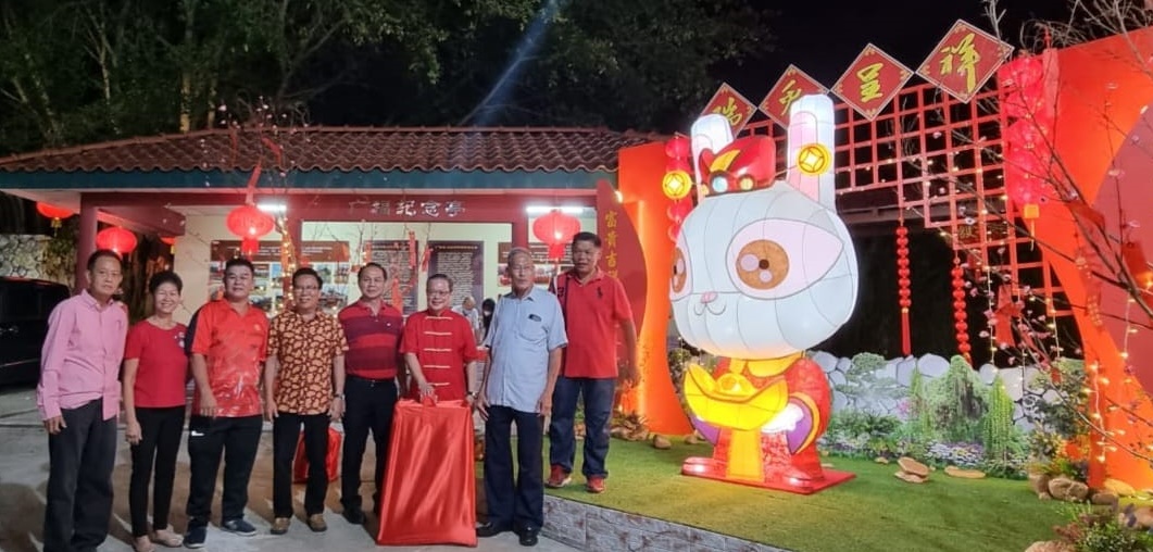 东:广福庙张灯结彩