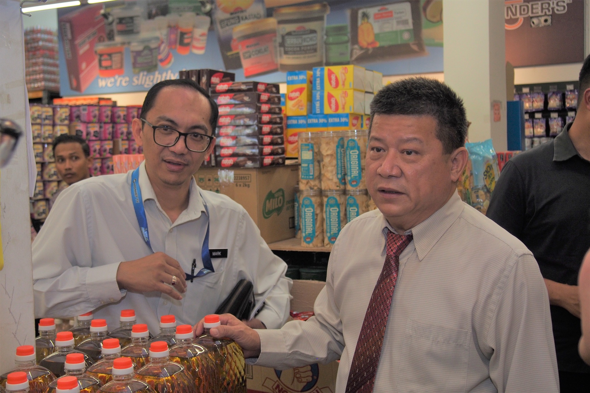 东：彭亨白糖供应充足，市场没限制购买量。