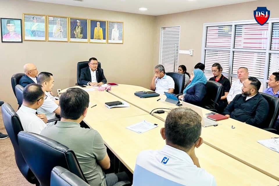 东：彭州政府：房屋承包商同意承包修建工程费用