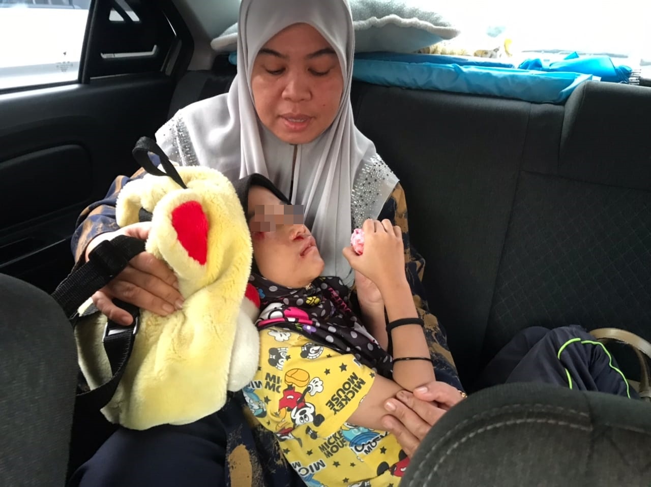 东:护送受伤女生到中央医院就医,市民申诉受到急诊部医生无礼对待。