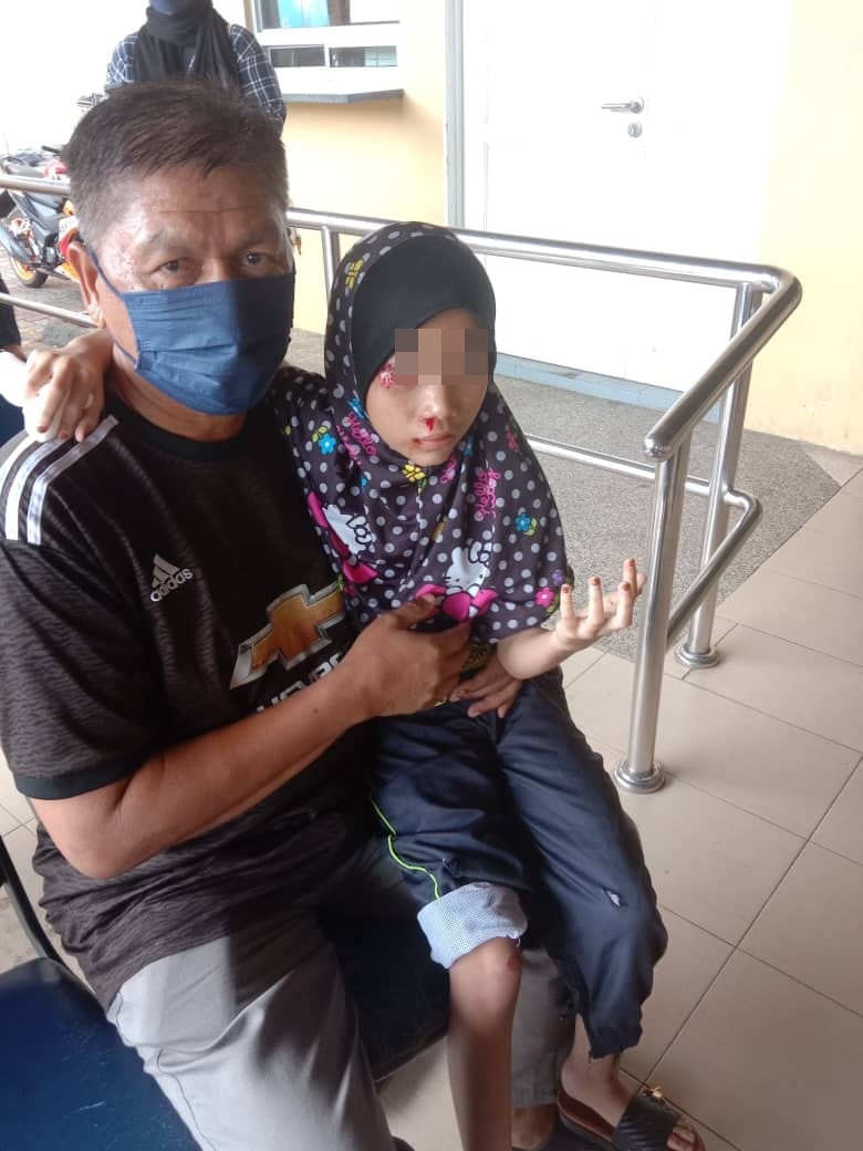 东:护送受伤女生到中央医院就医,市民申诉受到急诊部医生无礼对待。