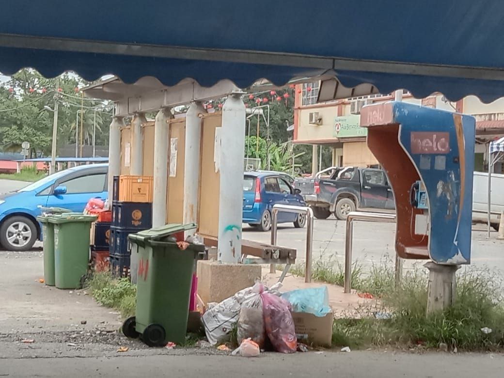 东:文积街道,春节垃圾门前摆