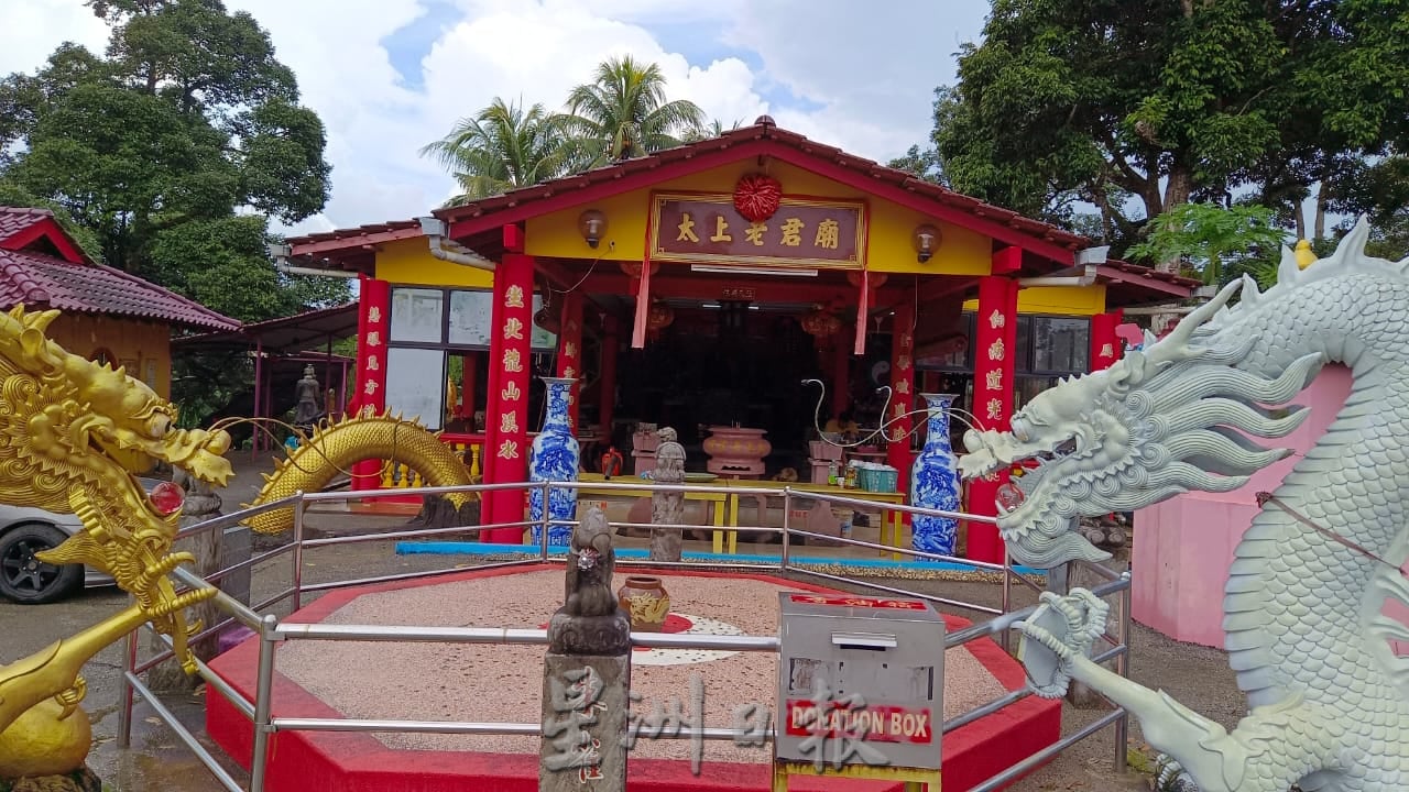 东:新年到啦,庙宇挂上红灯笼,增加新打卡景点吸睛,关丹农历兔年好多地方可去。