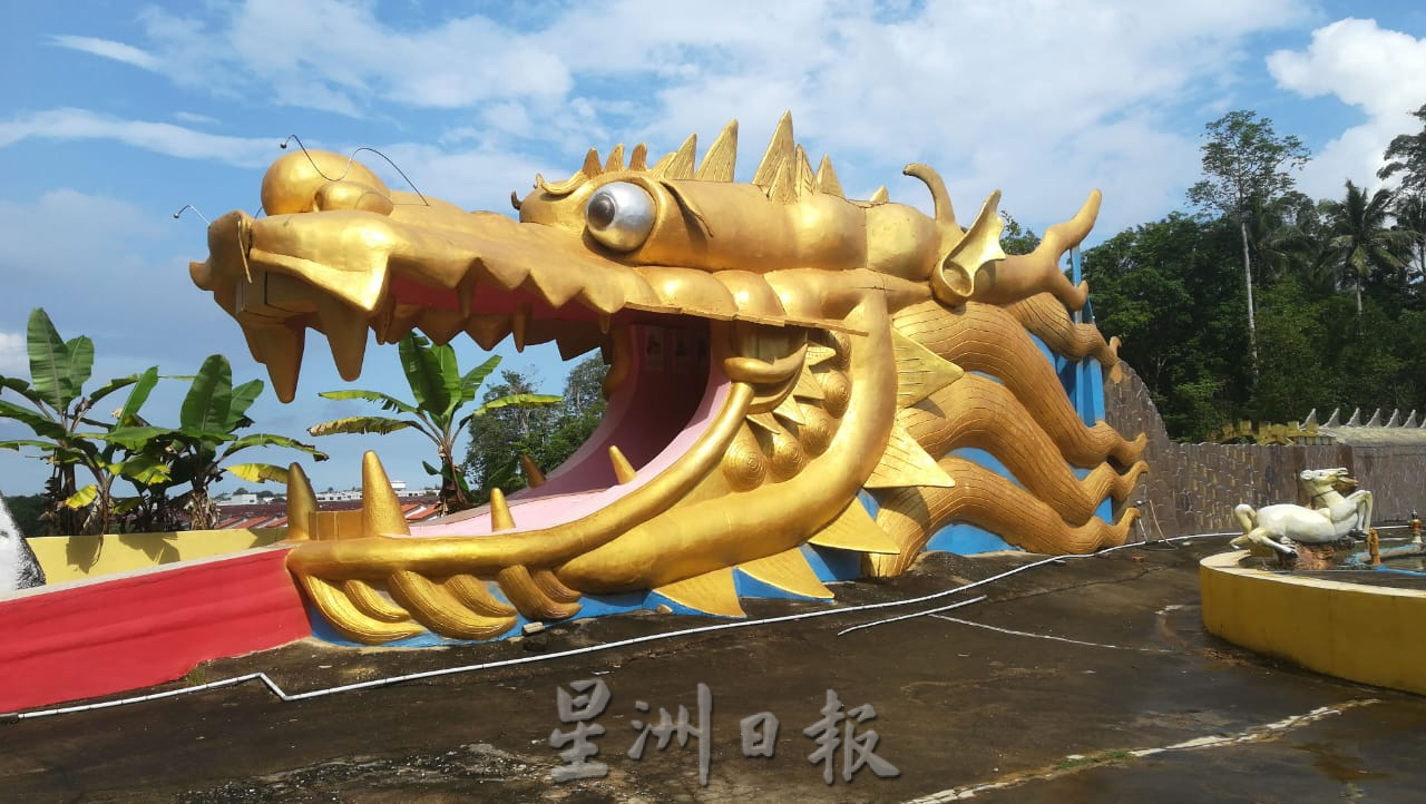 东:新年到啦,庙宇挂上红灯笼,增加新打卡景点吸睛,关丹农历兔年好多地方可去。