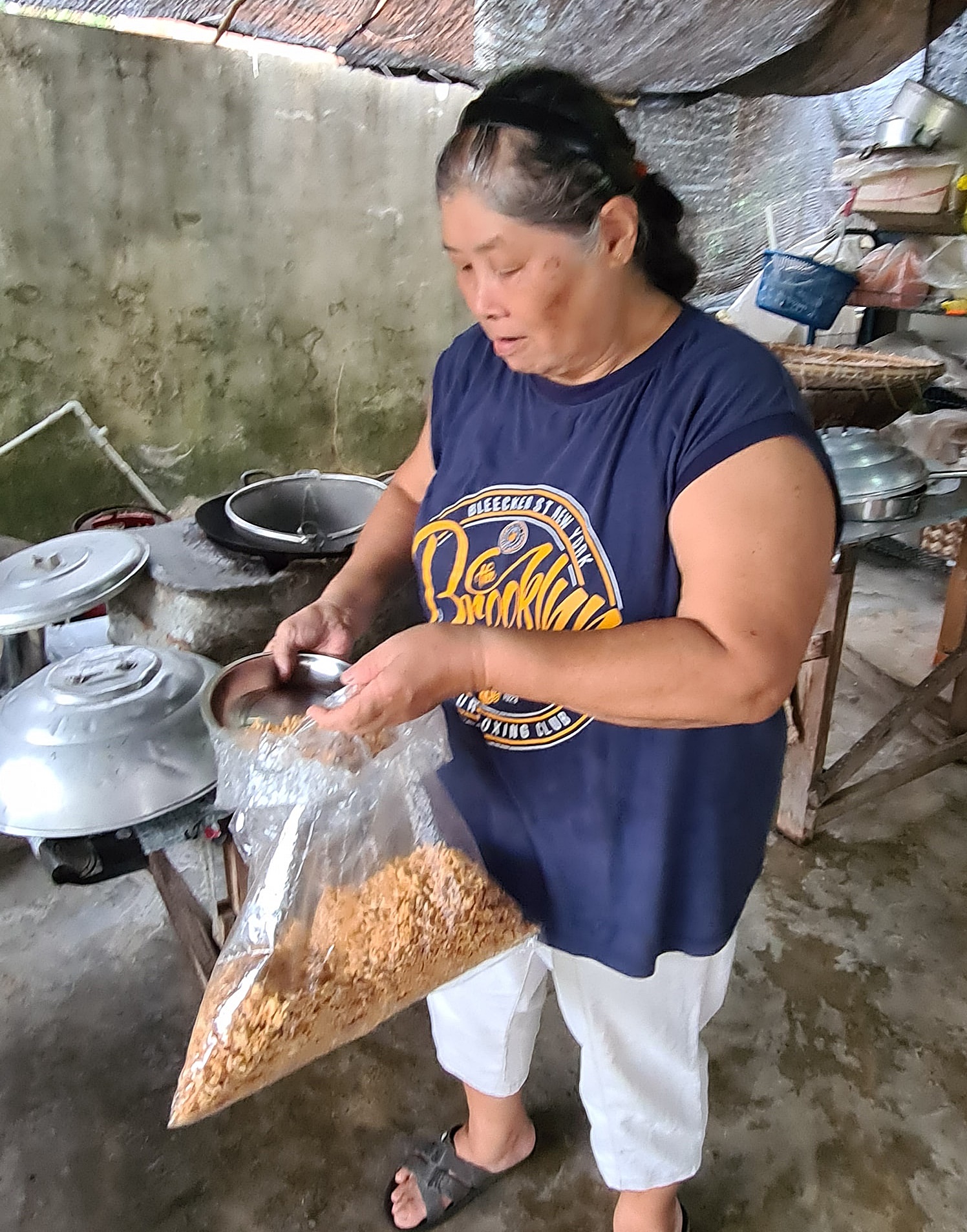 ***东：新年备稿：布赖客家人的年饼记忆。