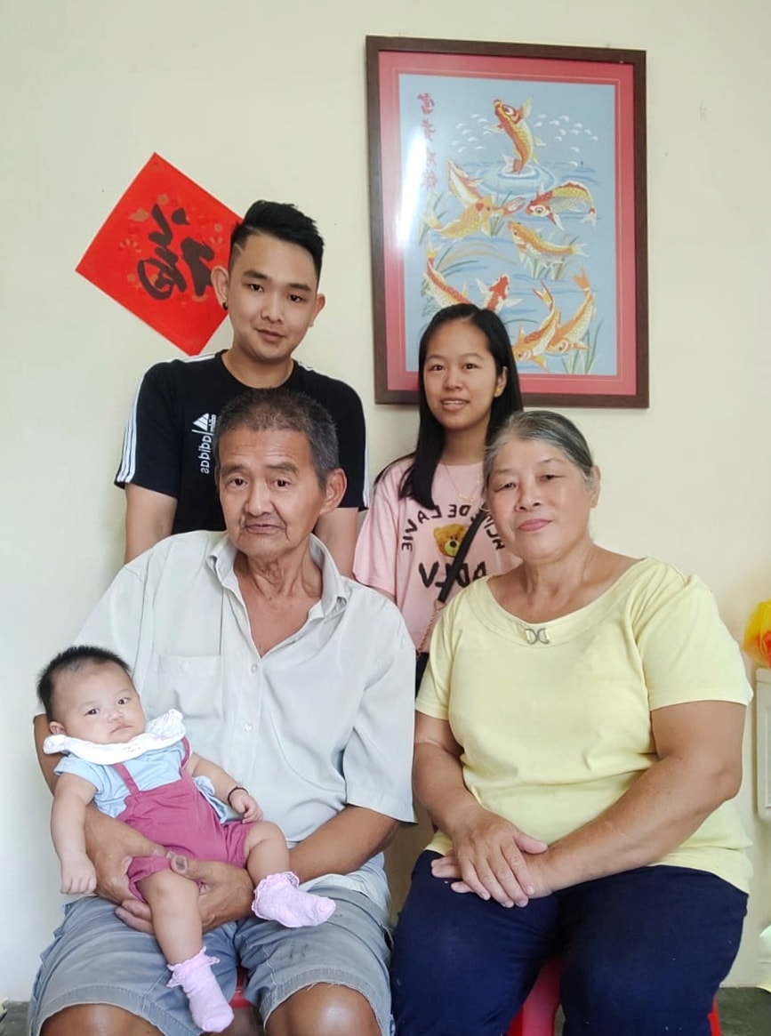 ***东：新年备稿：布赖客家人的年饼记忆。