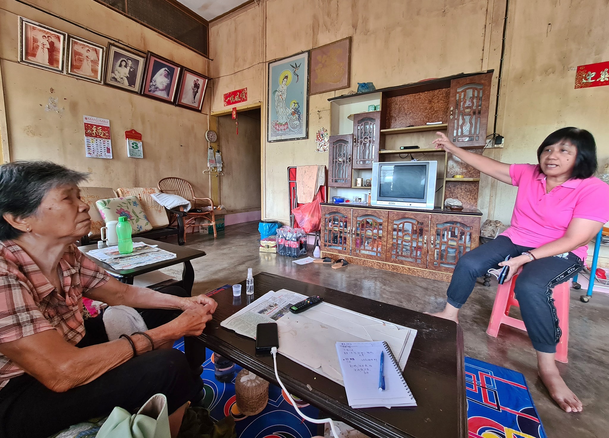 ***东：新年备稿：布赖客家人的年饼记忆。