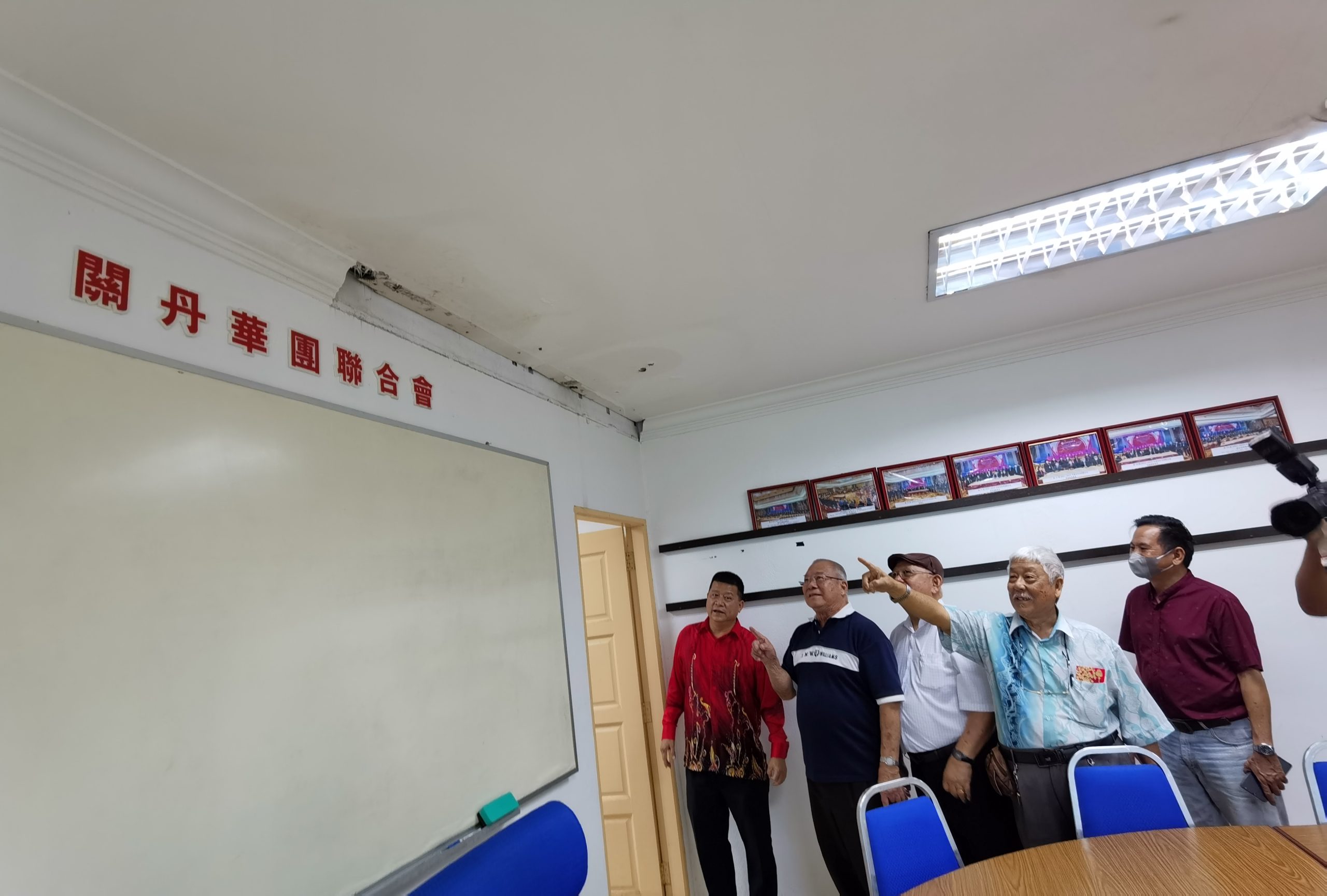 东：新春期间文冬熟食涨价至40％●沈春祥：只接获抱怨未接到投诉。