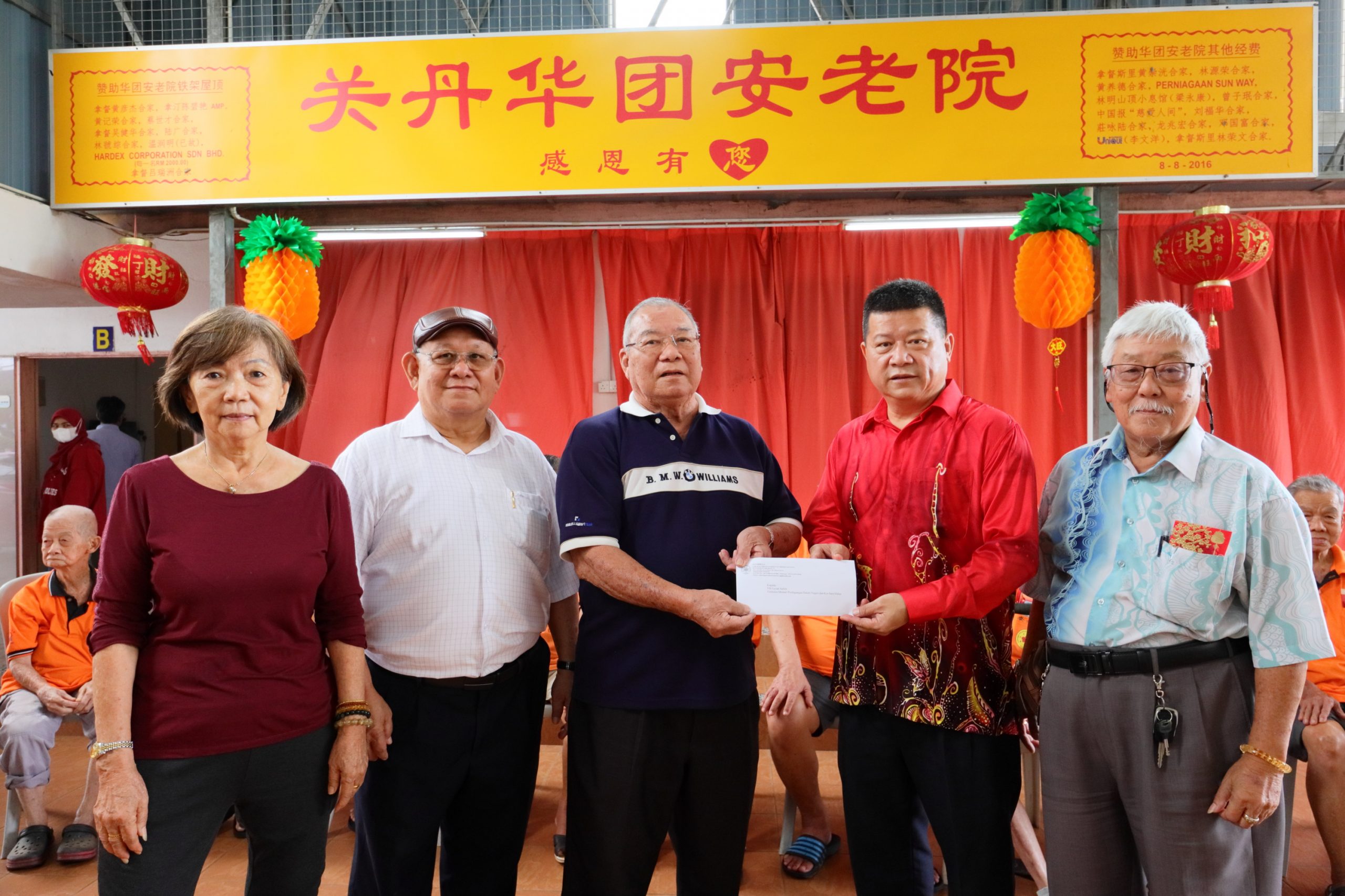 东：新春期间文冬熟食涨价至40％●沈春祥：只接获抱怨未接到投诉。