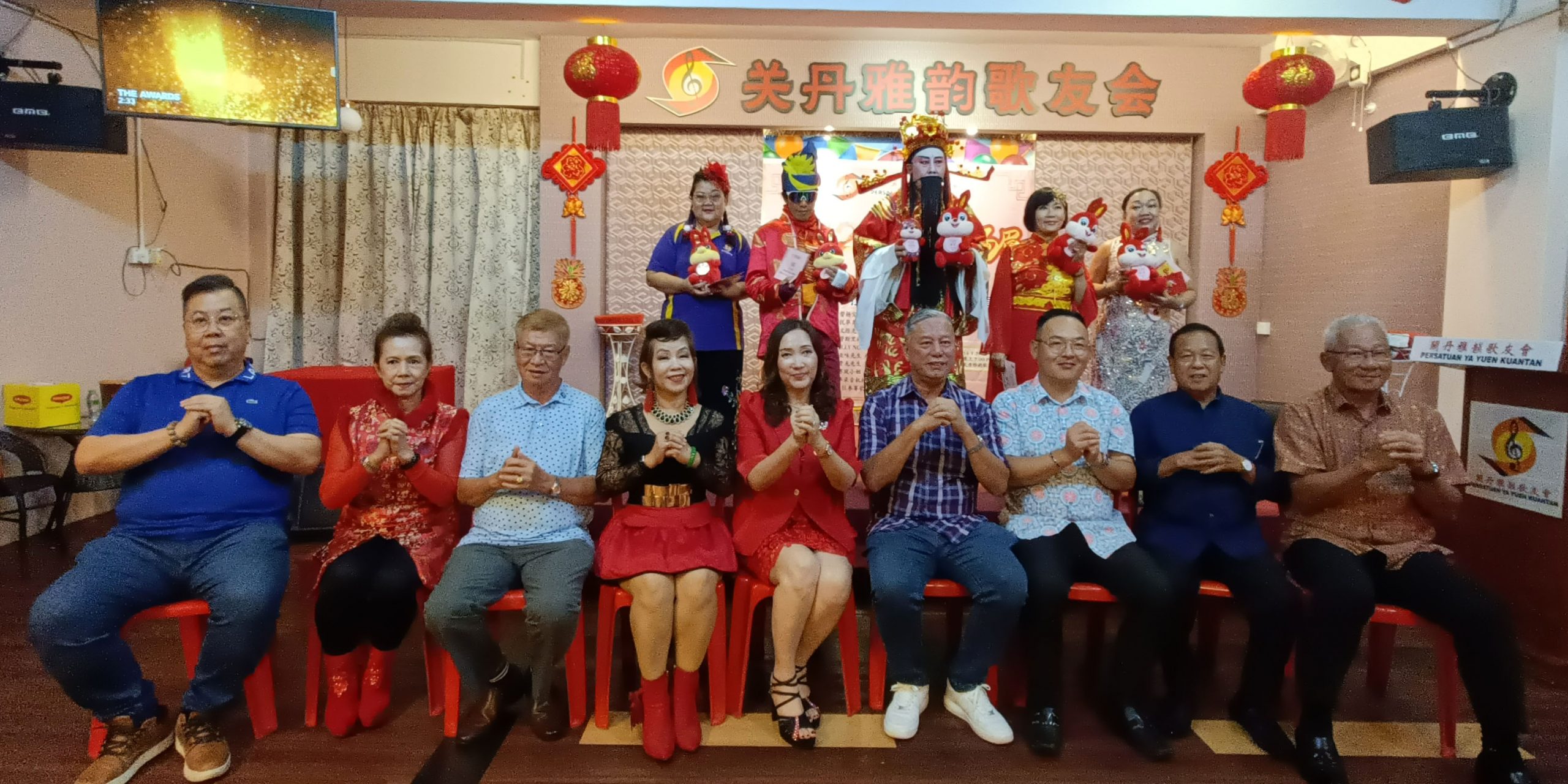 东:杨宝珍认为,国内一部分人士及政党应停止玩弄敏感课题及矫枉过正,发表极端保守说法及偏激恶评,这些作法举止,再次展现出欠缺包容性及带有开倒车之嫌。