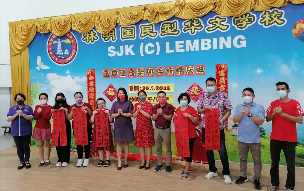 东:杨月明:常练习打好基础,让书法艺术得以传承。
