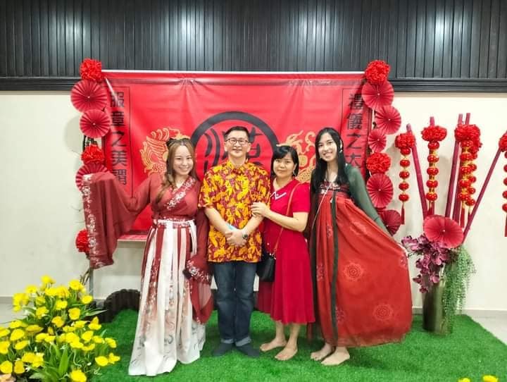 东:登嘉楼佛教会在今年新春特别布置礼堂,让佛友及民众在新年期间到佛教会礼佛及祭拜先人时,可以到大礼堂拍照打卡及点灯祈福,让大家可以在佛教会逗留更久,认识佛教会。