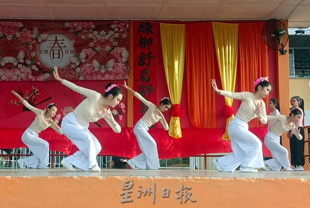 东：直凉华中热闹表演比赛庆新春