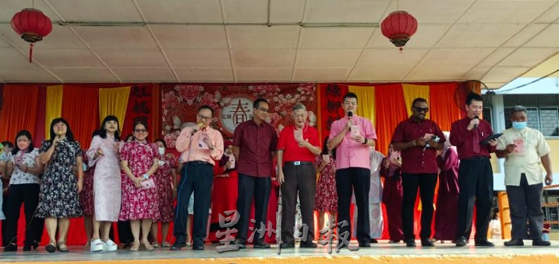 东：直凉华中热闹表演比赛庆新春