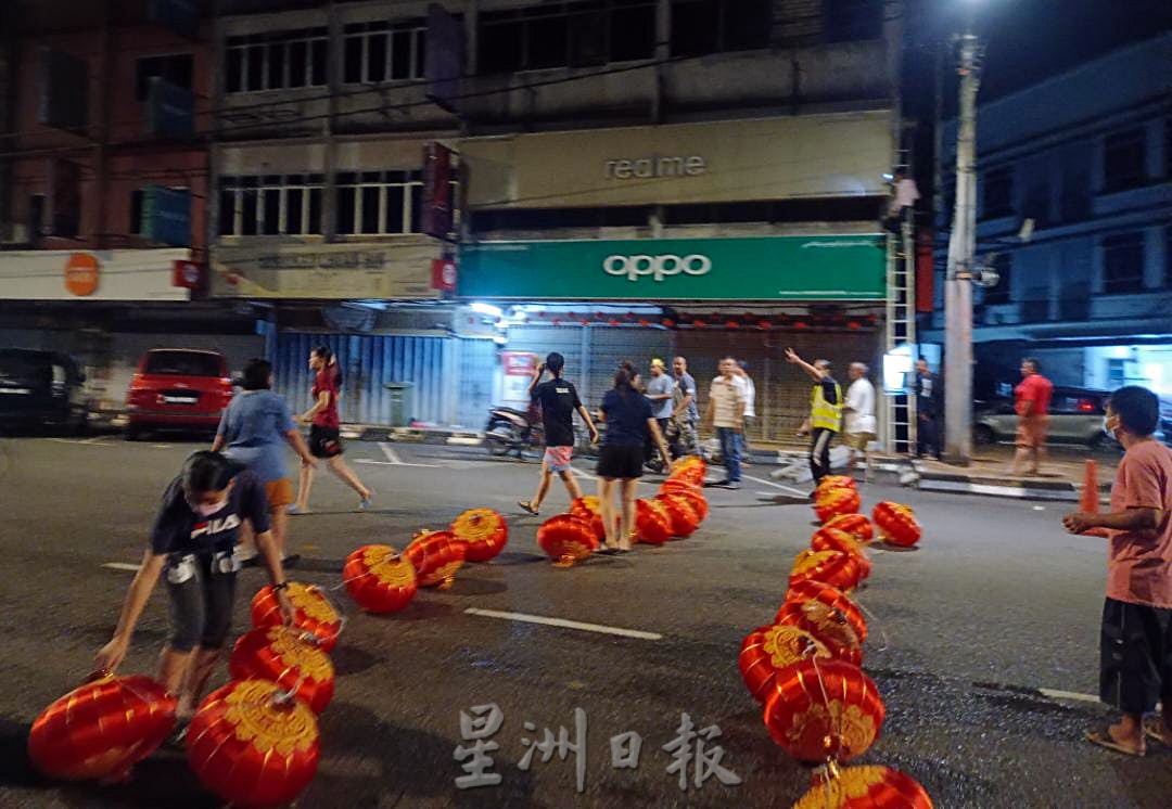 东：直凉市区挂灯笼 华夏大会堂14日办亮灯