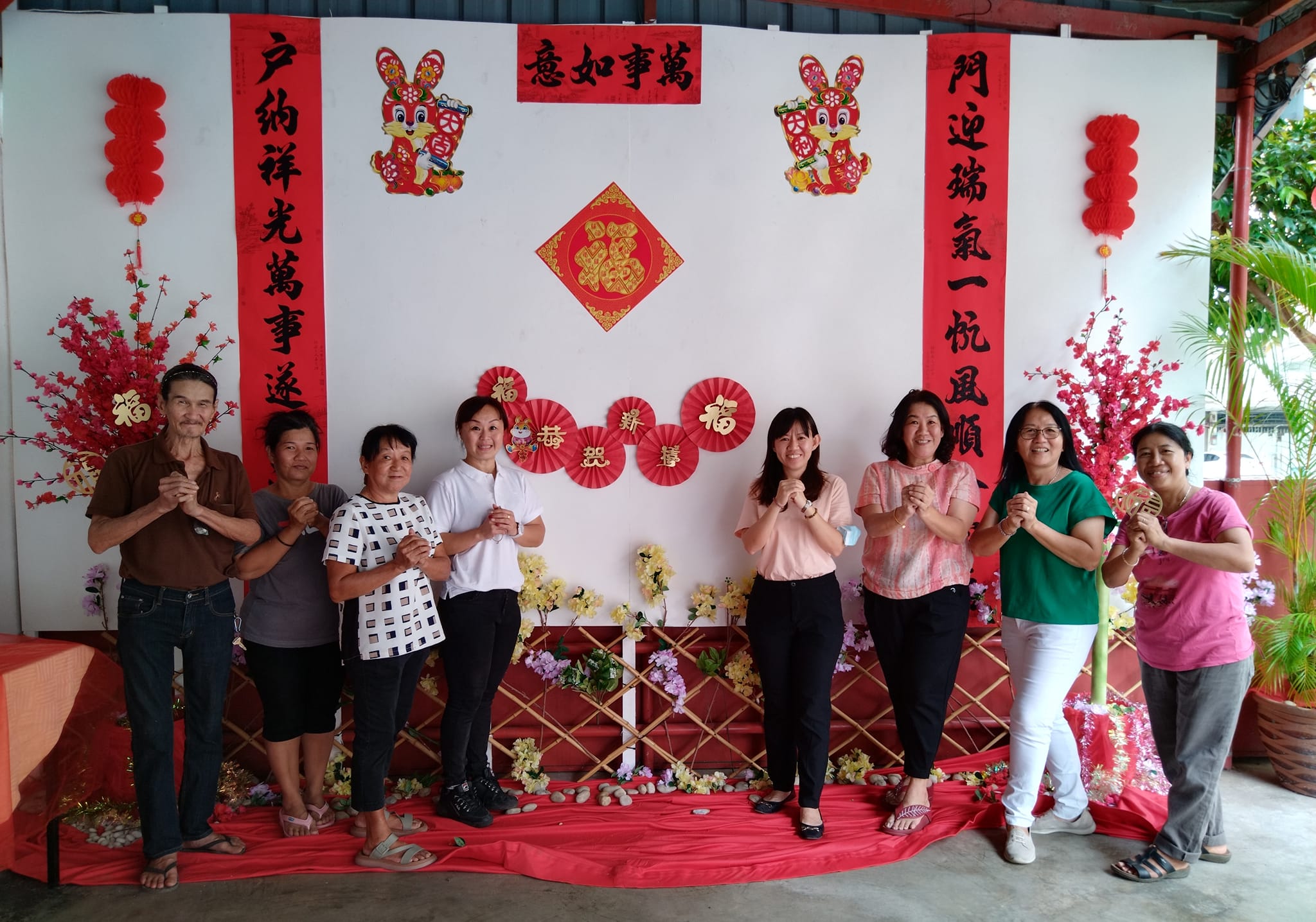 东：行动党设新春打卡区 州议员服务中心与缘爱组织联合施赠