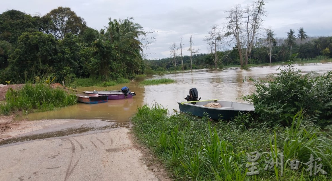 东:连续2天下雨,士曼丹河河水猛涨!