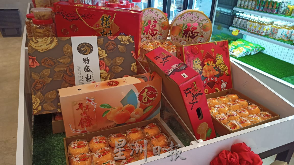 东：顾客喜爱最后一分钟选购，年柑买气慢热。
