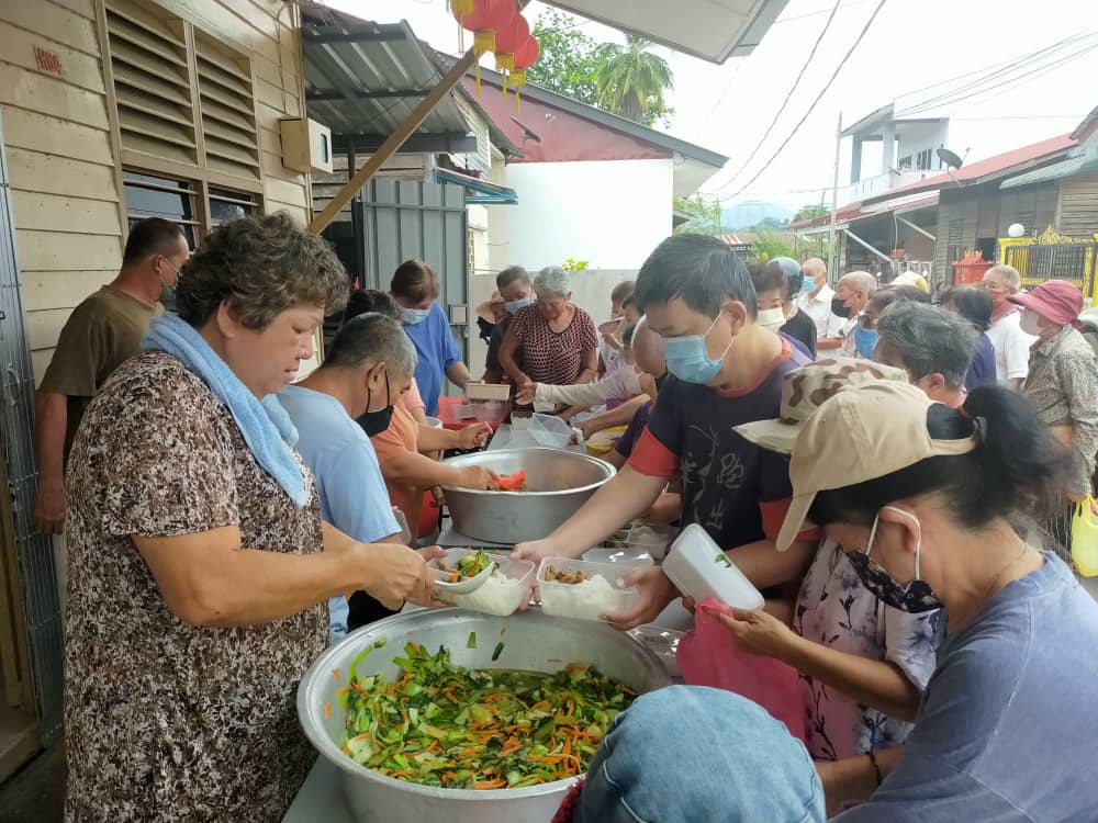 东:黄德新年期间暂停派素食