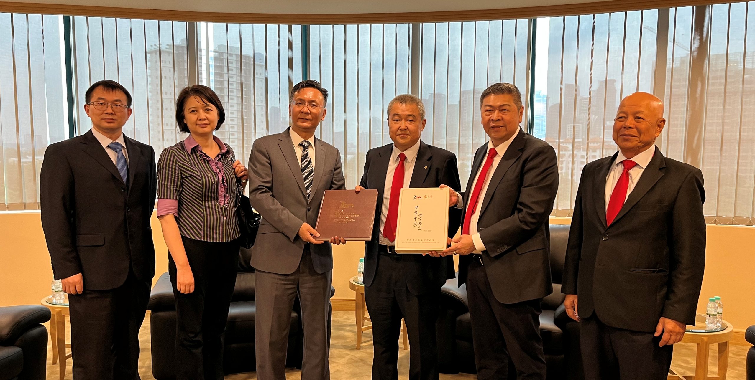 中联部中国经济联络中心到访中总