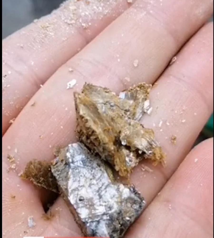 传上岼山现金粒 大量民众彻夜挖掘