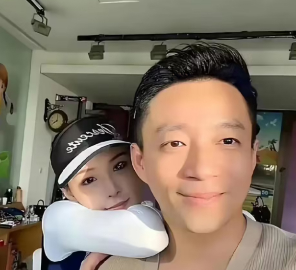 传汪小菲暧昧女助理  张颖颖直播哭诉反遭张兰呛“心机女”