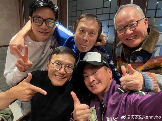 何家劲相隔3年回港 撮合两代杨康同框掀回忆杀