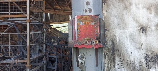 供FB／大火烧毁修车厂，数十辆车付诸一炬