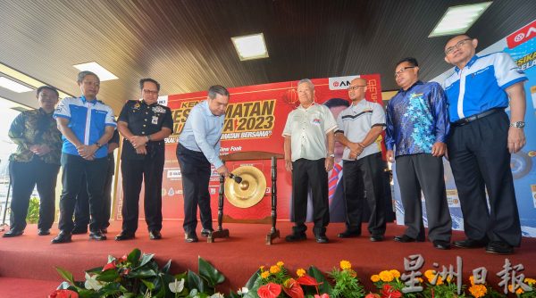 供FB/陆兆福:摩托骑士须把安全意识 养成“文化”