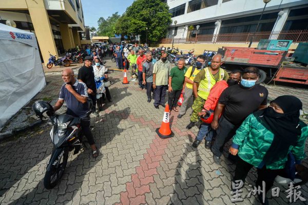 供FB/陆兆福:摩托骑士须把安全意识 养成“文化”