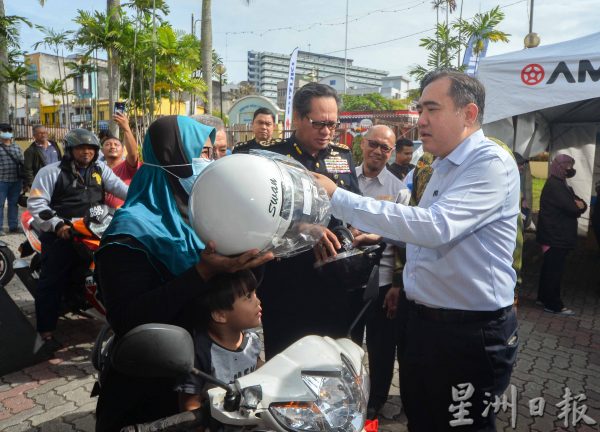 供FB/陆兆福:摩托骑士须把安全意识 养成“文化”